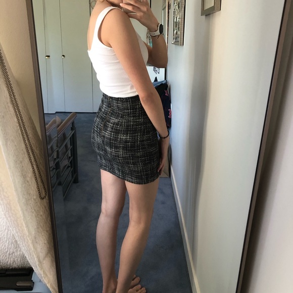 Black skirt! - Picture 2 of 3
